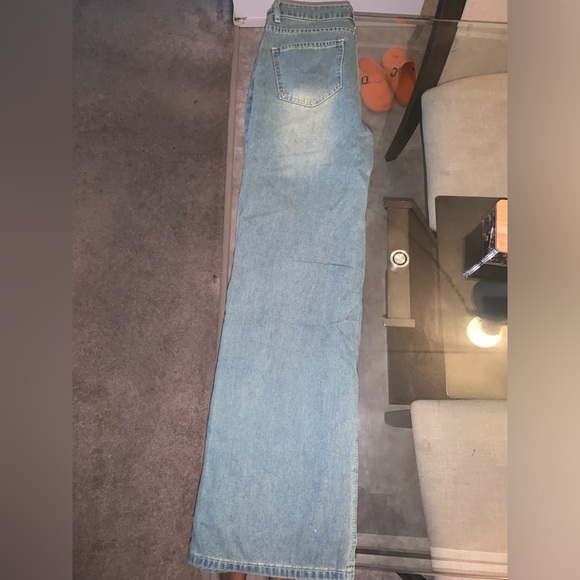 Faded blue jeans - Picture 2 of 3